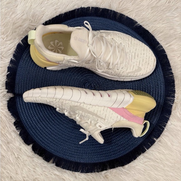 Nike Free Run 5.0
Women's Road Running Shoe - Picture 2 of 10